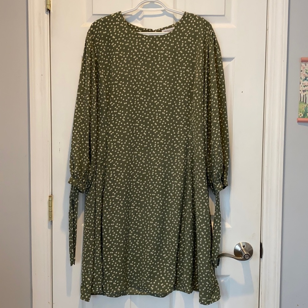 Chic Soul tie sleeve shift dress